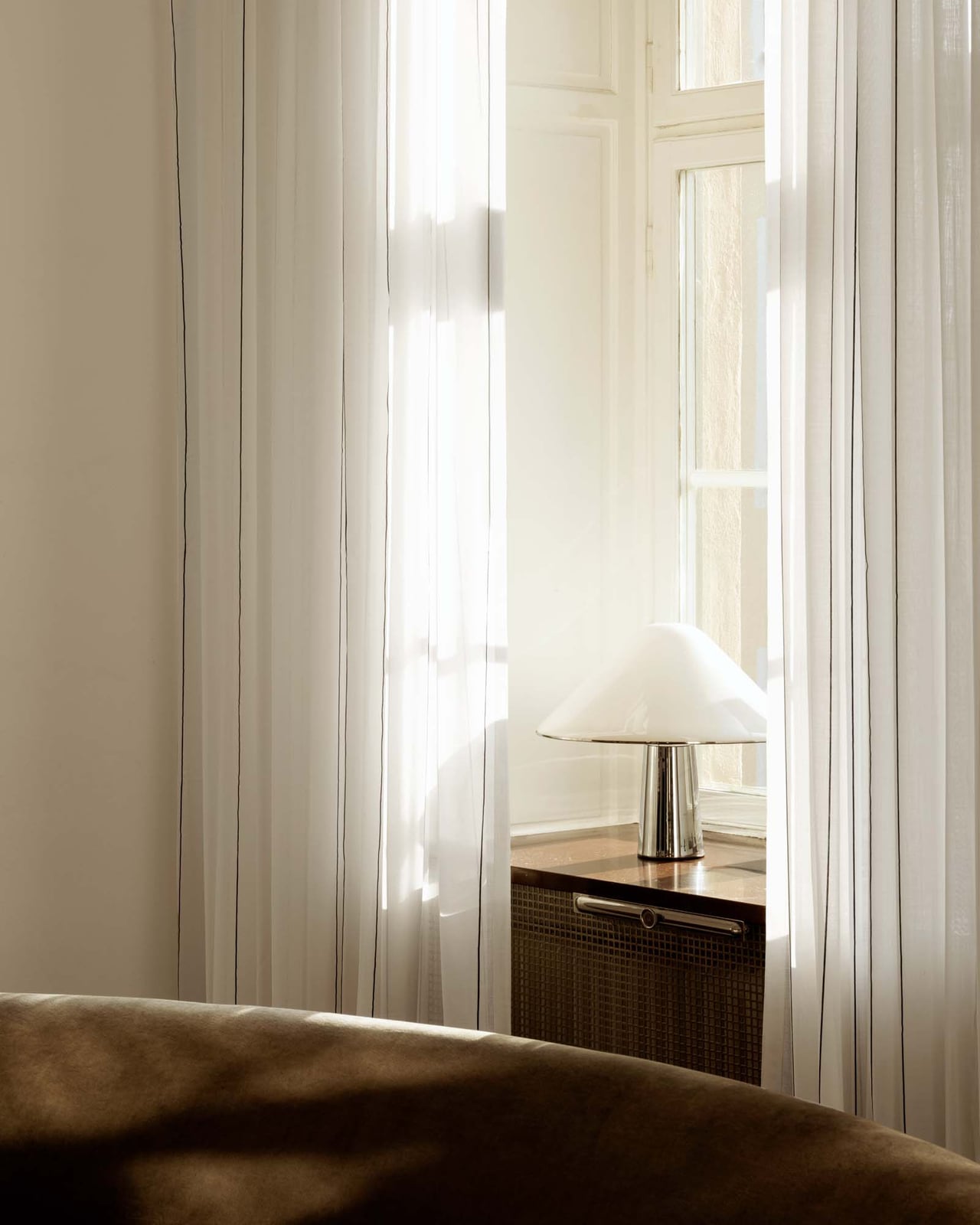 Nordic Knots, Seide,Wolle Vorhänge, The Sheer Stripe – Perfect White/Black